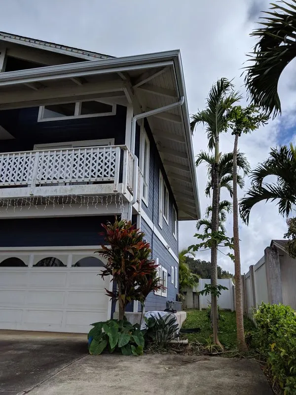 Seamless rain gutters